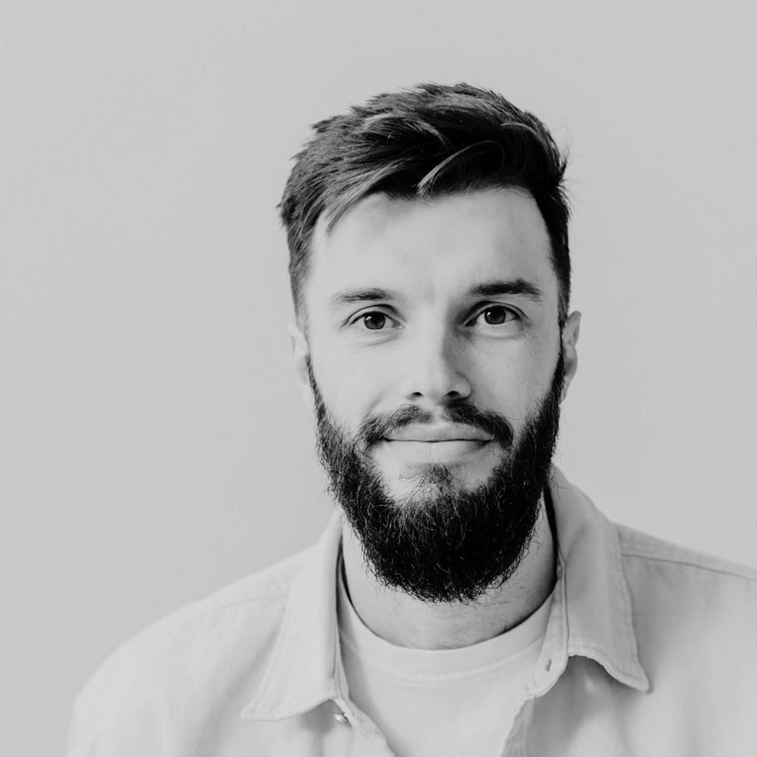 Portrait of Jordan, a professional stylist at Jubi Salon, showcasing their expertise and style.
